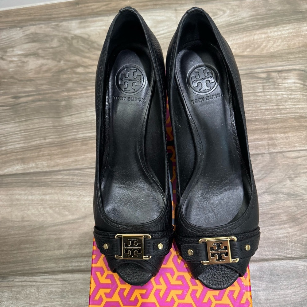 New in Box Tory Burch Black Leather Peep Toe Wedge Size 9M
